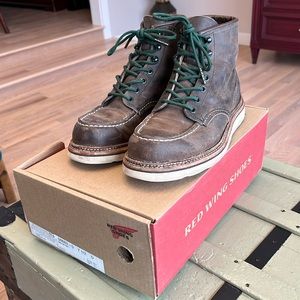 Red Wing Heritage 8883 Classic Moc 6″ Concrete Rough & Tough Leather